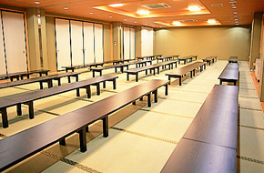 Large banquet hall (capacity of max. 100 people)