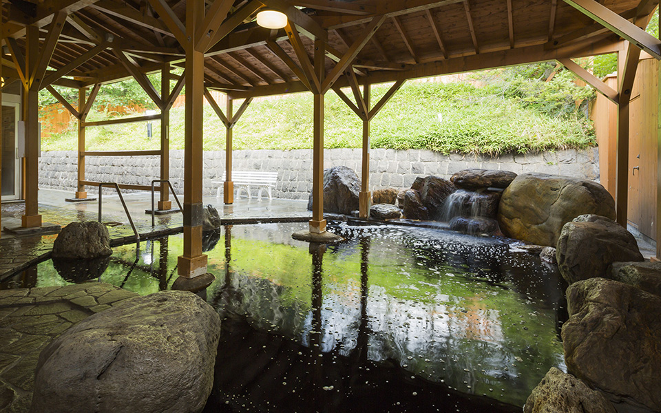 Open-air spa for men